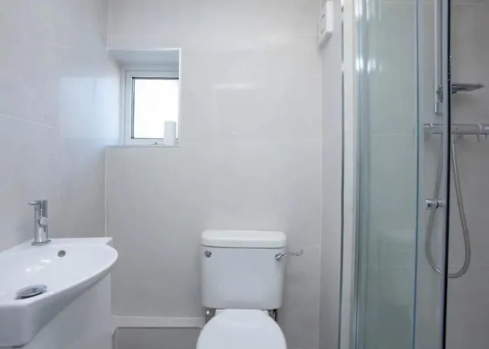 Torquay - House - Sleeps 6 - Pet Friendly