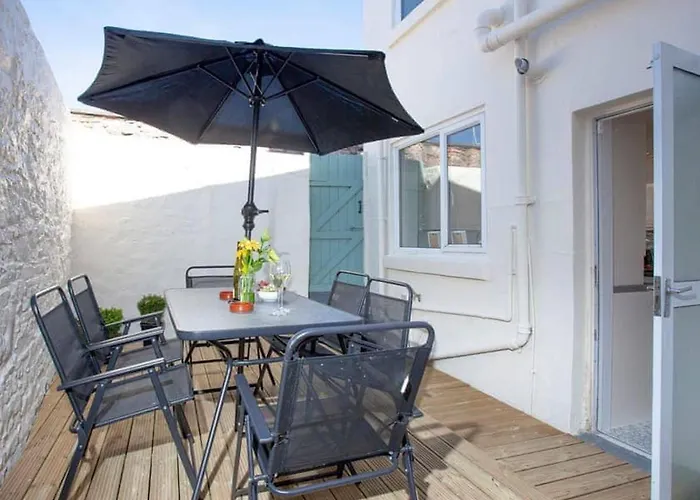 Torquay - House - Sleeps 6 - Pet Friendly